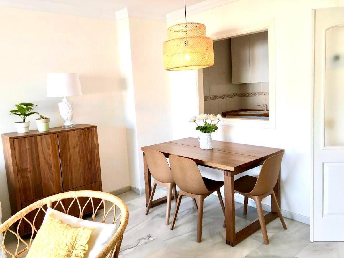 Inspiring Apartment In Carihuela Beach Torremolinos Exterior photo